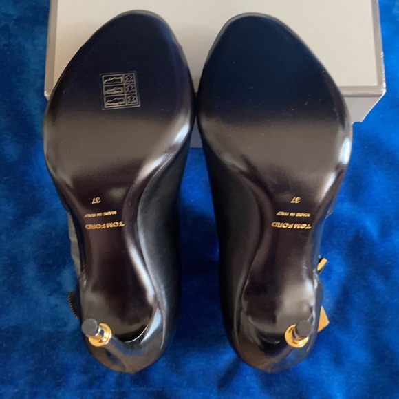 Tom Ford black sandal with gold key & lock size 37 - Picture 7 of 8
